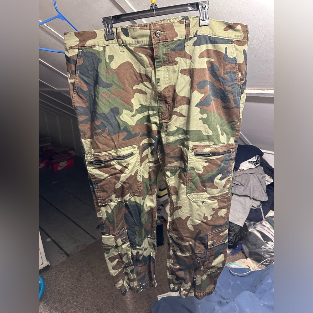 Levi’s Camo Joggers size 44